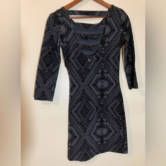 Billabong, gray and black dress, excellent condition, size extra small - Picture 5 of 5